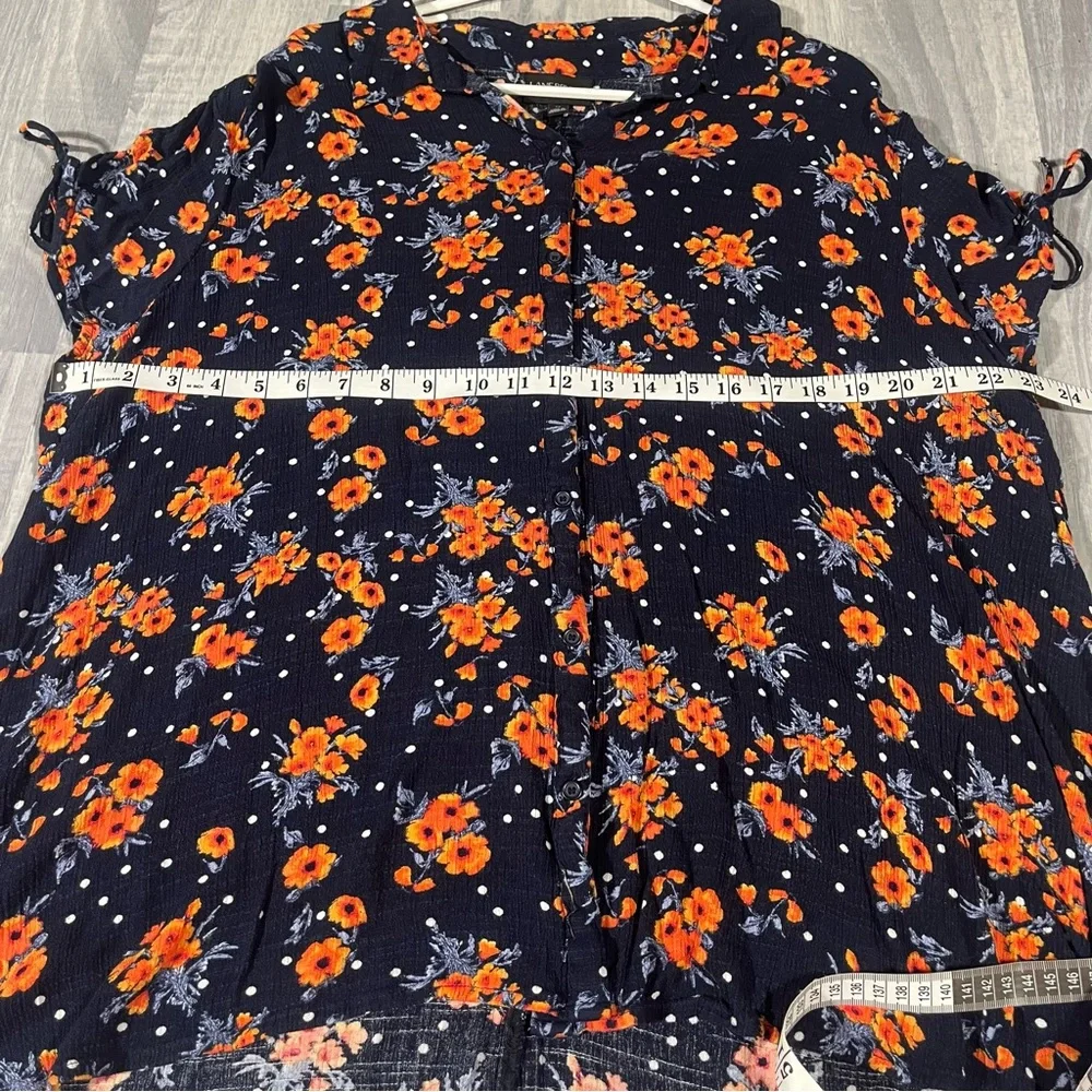 Lane Bryant Navy Blue with orange Floral Print Women's Top; Size 20 - Picture 2 of 9